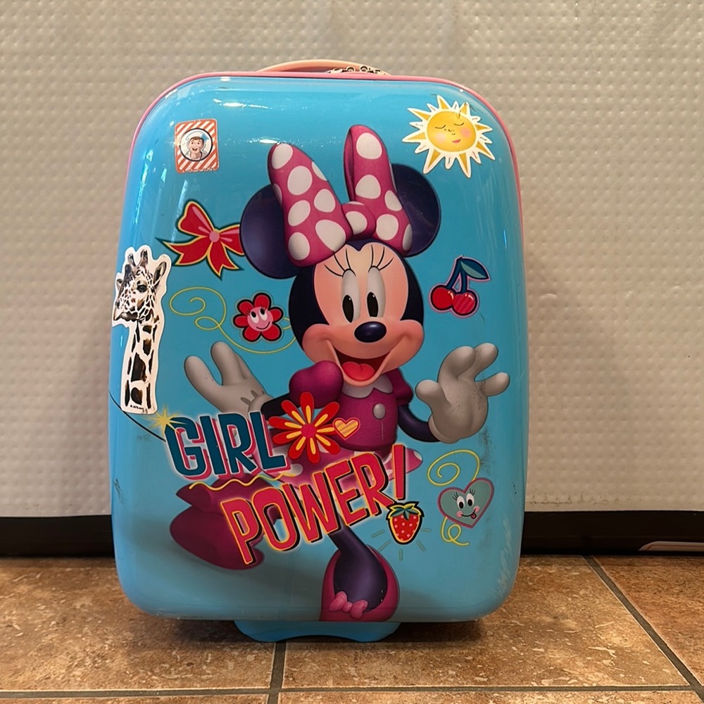 American Tourister Coral and Blue Kids Suitcase